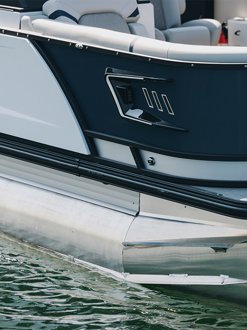 Pontoon Motor Color Crest Pontoon Boats | Pontoon Boat Features & Innovations